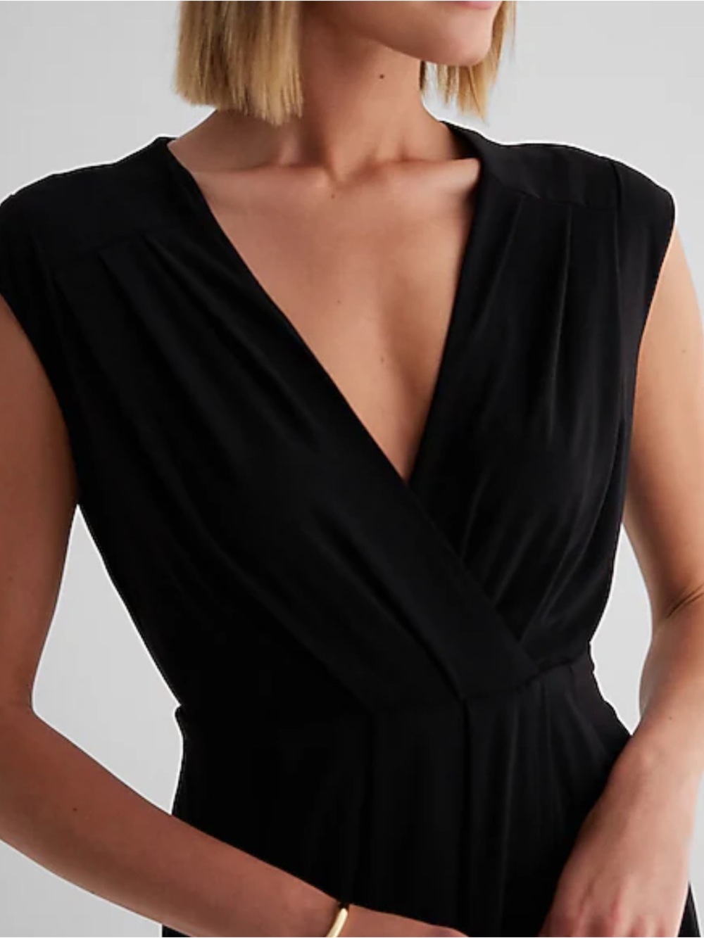 NWT Express Women’s Black Solid V-Neck Wide-Leg Jumpsuit Sleeveless Zip Ruched M